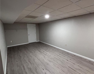 207 Hampshire - Photo Thumbnail 34