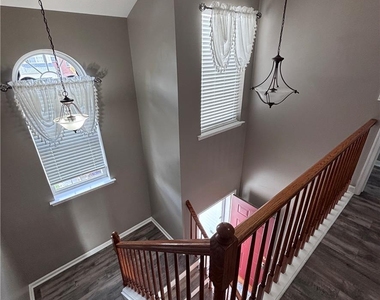 207 Hampshire - Photo Thumbnail 4