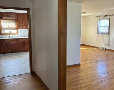 416 E Tioga Street - Photo Thumbnail 3