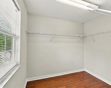 8826 Royal Enclave Boulevard - Photo Thumbnail 29