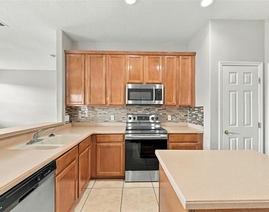 8826 Royal Enclave Boulevard - Photo Thumbnail 9