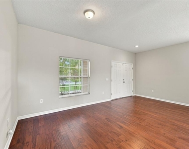 8826 Royal Enclave Boulevard - Photo Thumbnail 6