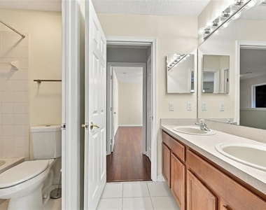 8826 Royal Enclave Boulevard - Photo Thumbnail 35