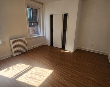 527 Wyandotte Street - Photo Thumbnail 15
