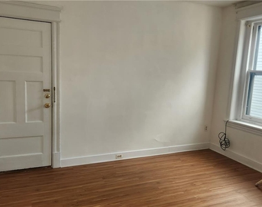 527 Wyandotte Street - Photo Thumbnail 6