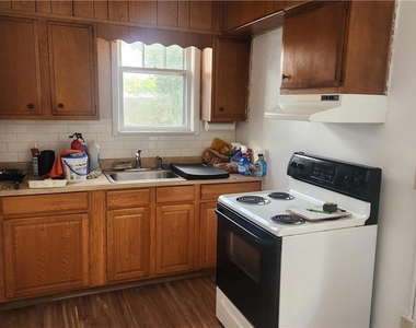 527 Wyandotte Street - Photo Thumbnail 5