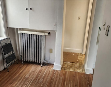 527 Wyandotte Street - Photo Thumbnail 3