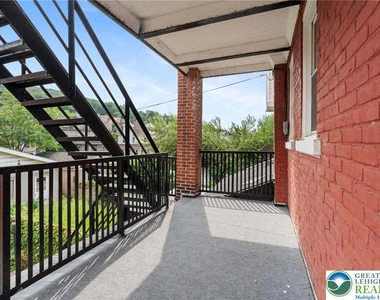 728 E 6th Street - Photo Thumbnail 11