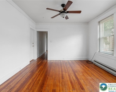 728 E 6th Street - Photo Thumbnail 1