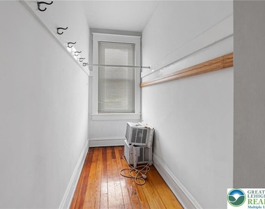 728 E 6th Street - Photo Thumbnail 10