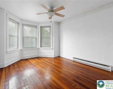 728 E 6th Street - Photo Thumbnail 2