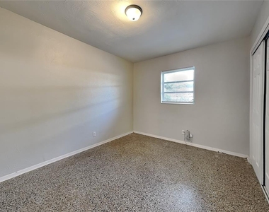 1505 E Genesee Street - Photo Thumbnail 11