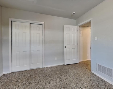 1505 E Genesee Street - Photo Thumbnail 10