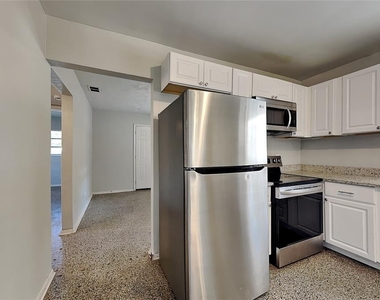 1505 E Genesee Street - Photo Thumbnail 5