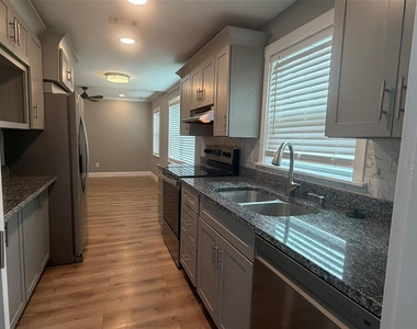 101 W Lemon Street - Photo Thumbnail 2
