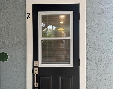 101 W Lemon Street - Photo Thumbnail 1