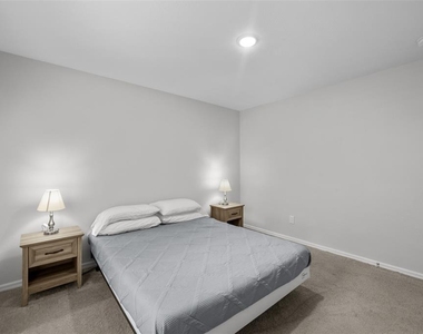 8013 N Alaska Street - Photo Thumbnail 16