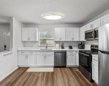 8013 N Alaska Street - Photo Thumbnail 8