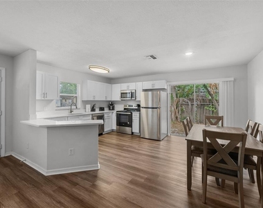 8013 N Alaska Street - Photo Thumbnail 7