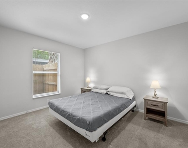 8013 N Alaska Street - Photo Thumbnail 17