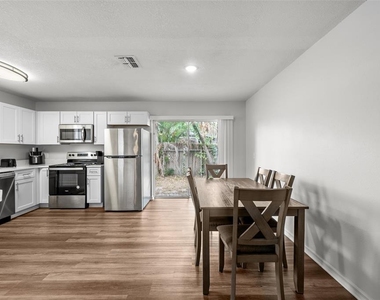 8013 N Alaska Street - Photo Thumbnail 11