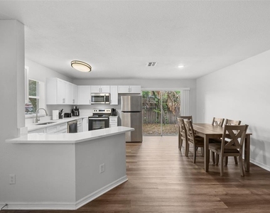 8013 N Alaska Street - Photo Thumbnail 6