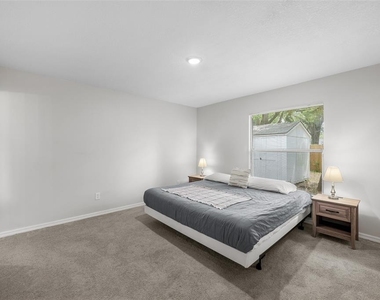 8013 N Alaska Street - Photo Thumbnail 13