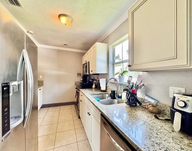 4904 N Highland Avenue - Photo Thumbnail 12
