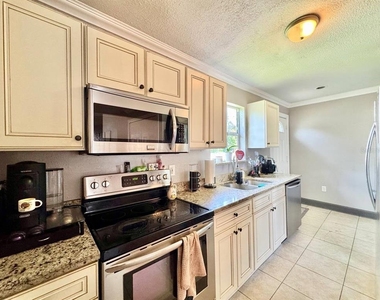 4904 N Highland Avenue - Photo Thumbnail 10
