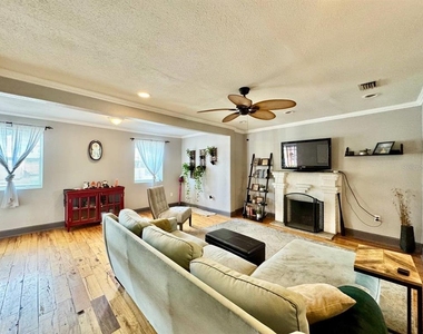 4904 N Highland Avenue - Photo Thumbnail 4