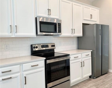 33879 Astoria Cir - Photo Thumbnail 4
