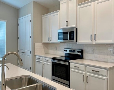 33879 Astoria Cir - Photo Thumbnail 8
