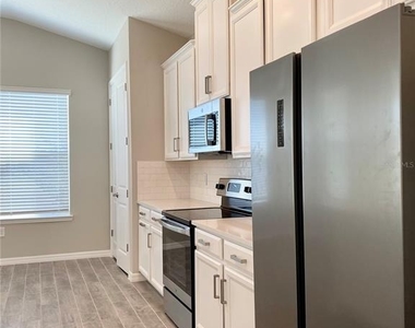 33879 Astoria Cir - Photo Thumbnail 5