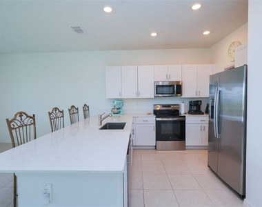 10059 Trumpet Honeysuckle Way - Photo Thumbnail 18