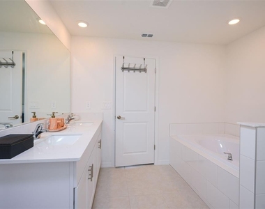 10059 Trumpet Honeysuckle Way - Photo Thumbnail 37