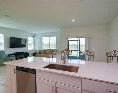 10059 Trumpet Honeysuckle Way - Photo Thumbnail 19