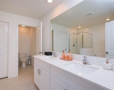 10059 Trumpet Honeysuckle Way - Photo Thumbnail 33