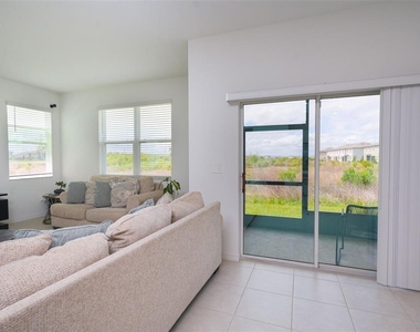 10059 Trumpet Honeysuckle Way - Photo Thumbnail 12