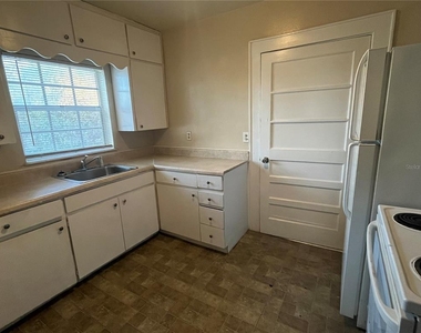 21 W Sessoms Avenue - Photo Thumbnail 2