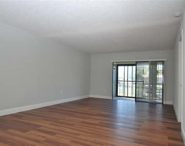 104 Nina Way - Photo Thumbnail 9