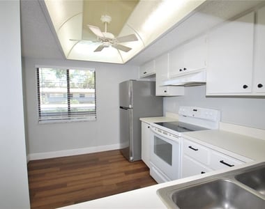104 Nina Way - Photo Thumbnail 6