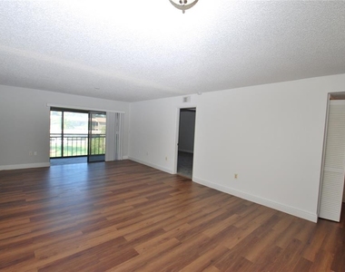 104 Nina Way - Photo Thumbnail 8