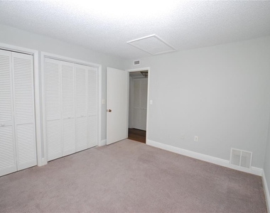 104 Nina Way - Photo Thumbnail 16