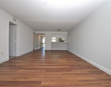 104 Nina Way - Photo Thumbnail 7