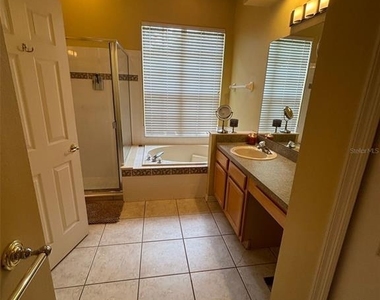 2724 Willowcreek Drive - Photo Thumbnail 10