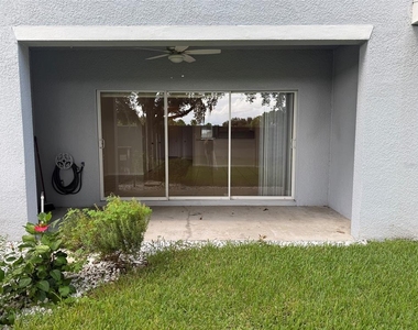 10730 Savannah Wood Court - Photo Thumbnail 21