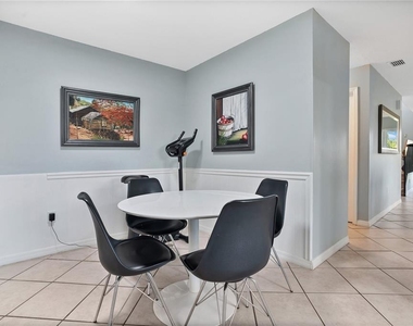 435 Hunter Circle - Photo Thumbnail 12