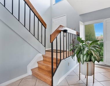 435 Hunter Circle - Photo Thumbnail 16