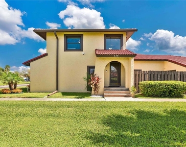435 Hunter Circle - Photo Thumbnail 1