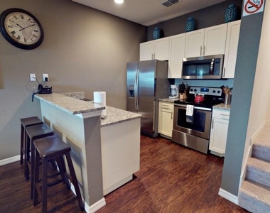3203 Gold Lane - Photo Thumbnail 5